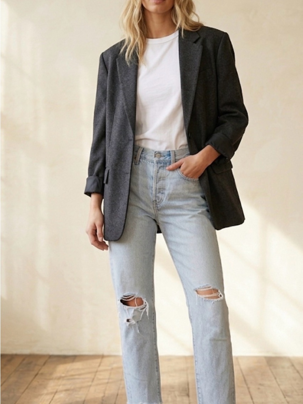 Levi's 501 Light wash Straight-Leg Ripped Women's Jeans size 30